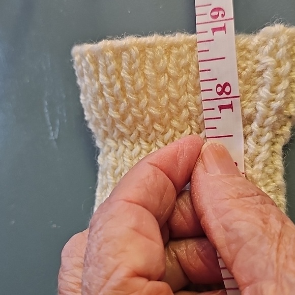 Handmade Womens Cream Cable Knit Sweater. Excelent Condion. Meduim - Picture 8 of 12